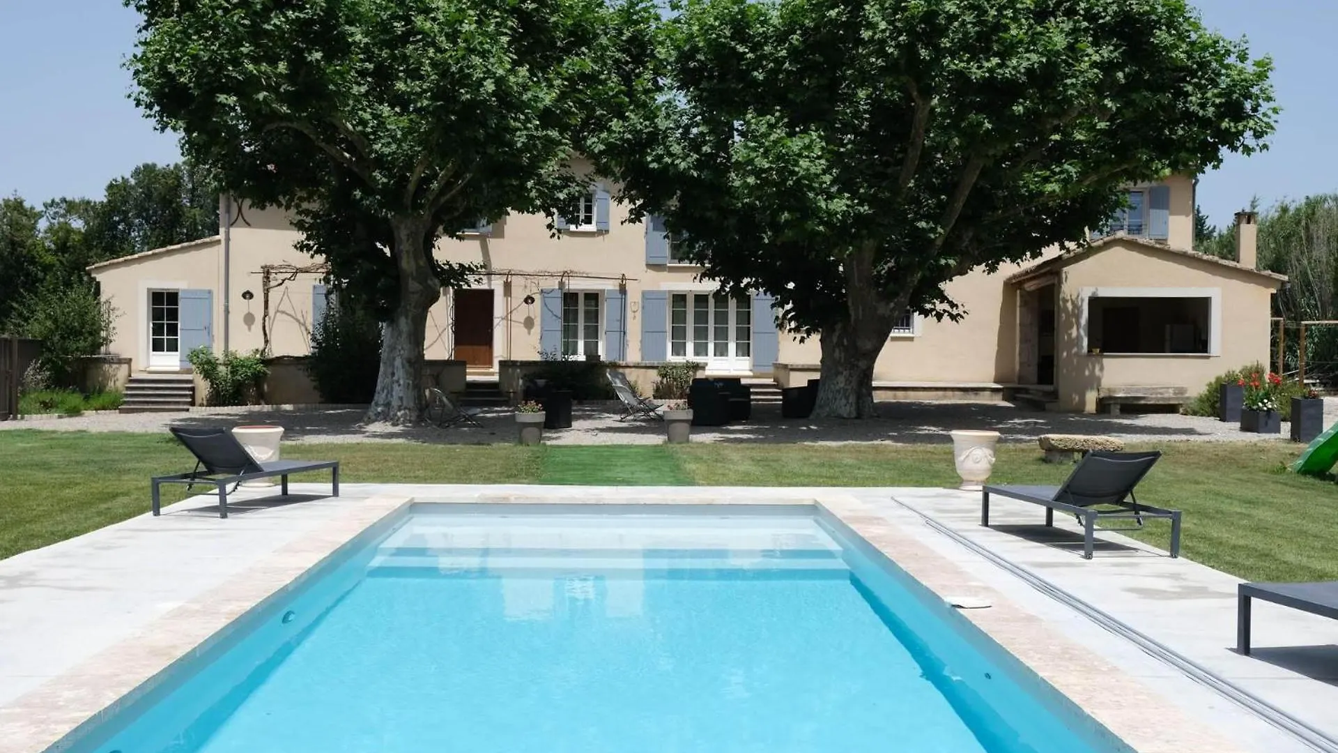 Typical Provencal Mas With Heated Pool, 10 People, In The Countryside Of Cavaillon, Luberon, Provence. Villa  Cavaillon