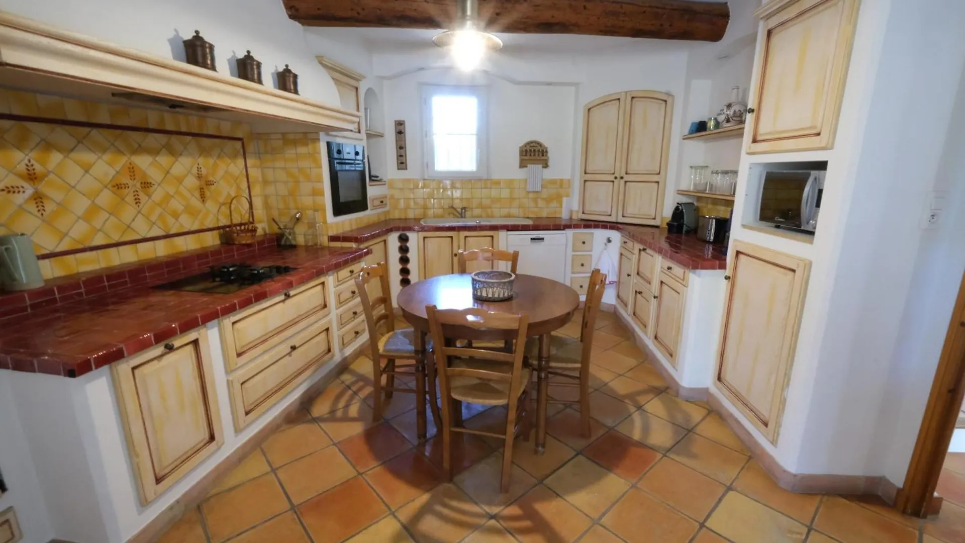 Typical Provencal Mas With Heated Pool, 10 People, In The Countryside Of Cavaillon, Luberon, Provence. Villa 0*, Cavaillon Fransa