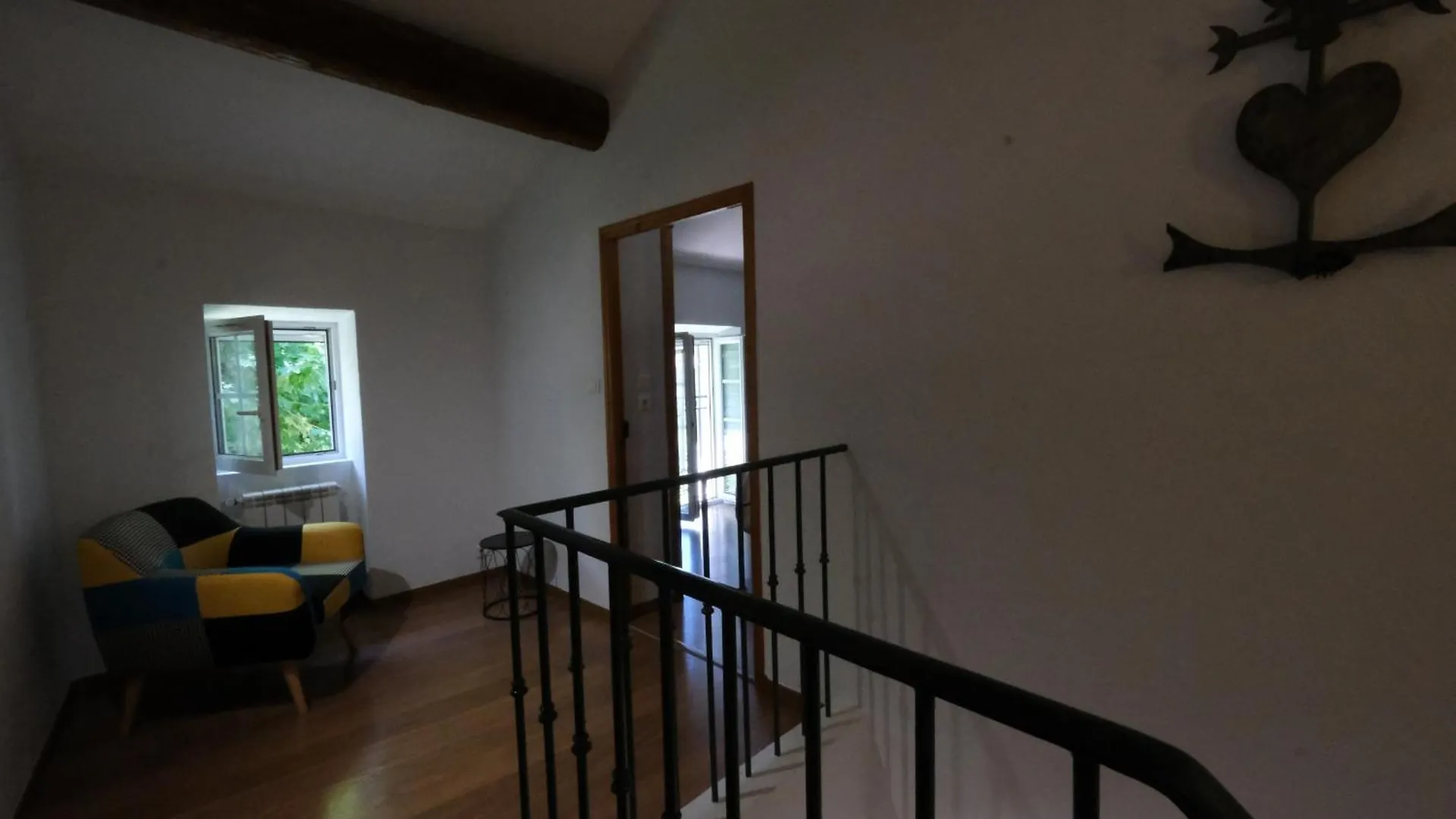 Typical Provencal Mas With Heated Pool, 10 People, In The Countryside Of Cavaillon, Luberon, Provence. Villa Cavaillon