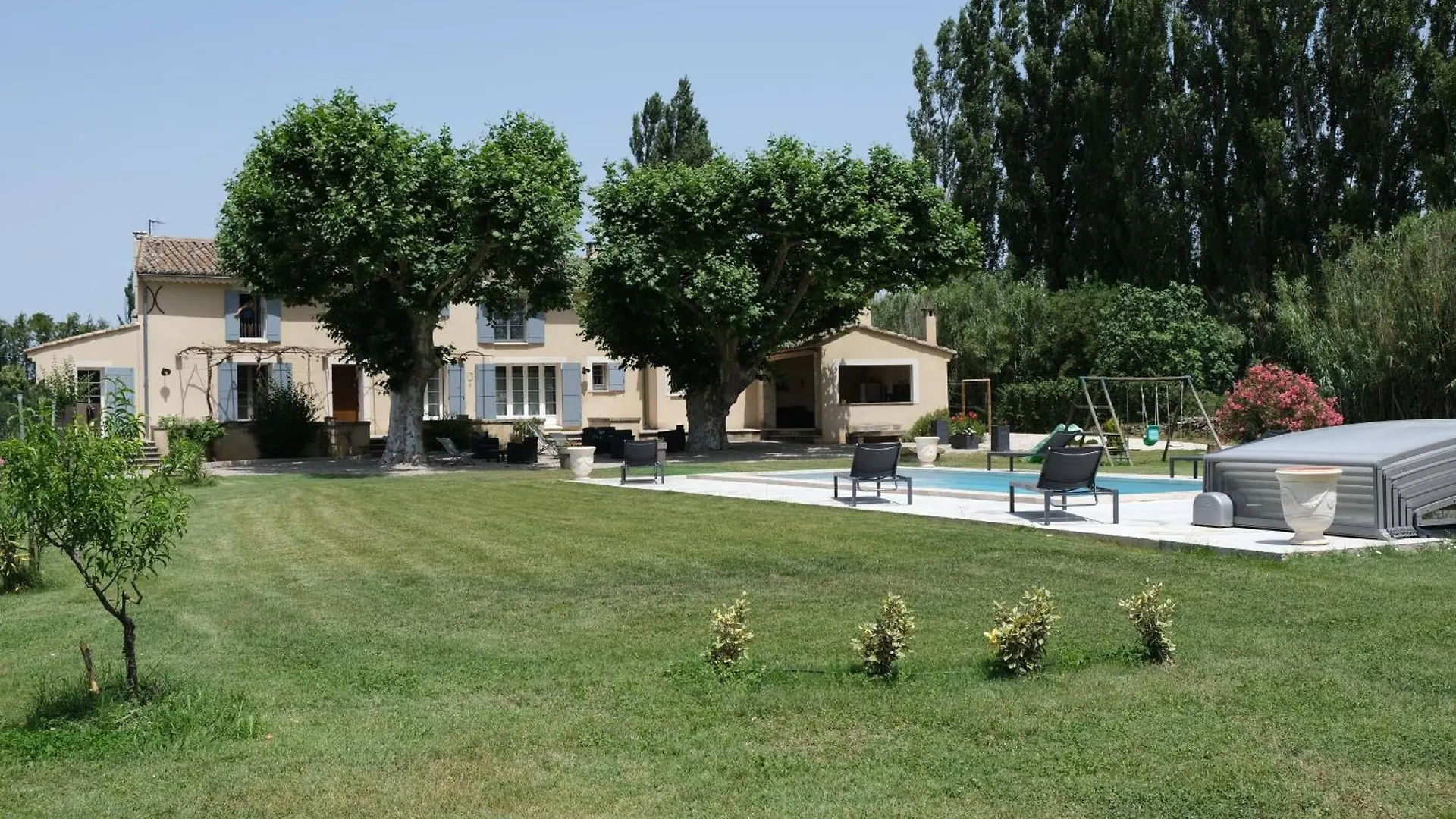 Typical Provencal Mas With Heated Pool, 10 People, In The Countryside Of Cavaillon, Luberon, Provence. Villa 0*, Cavaillon