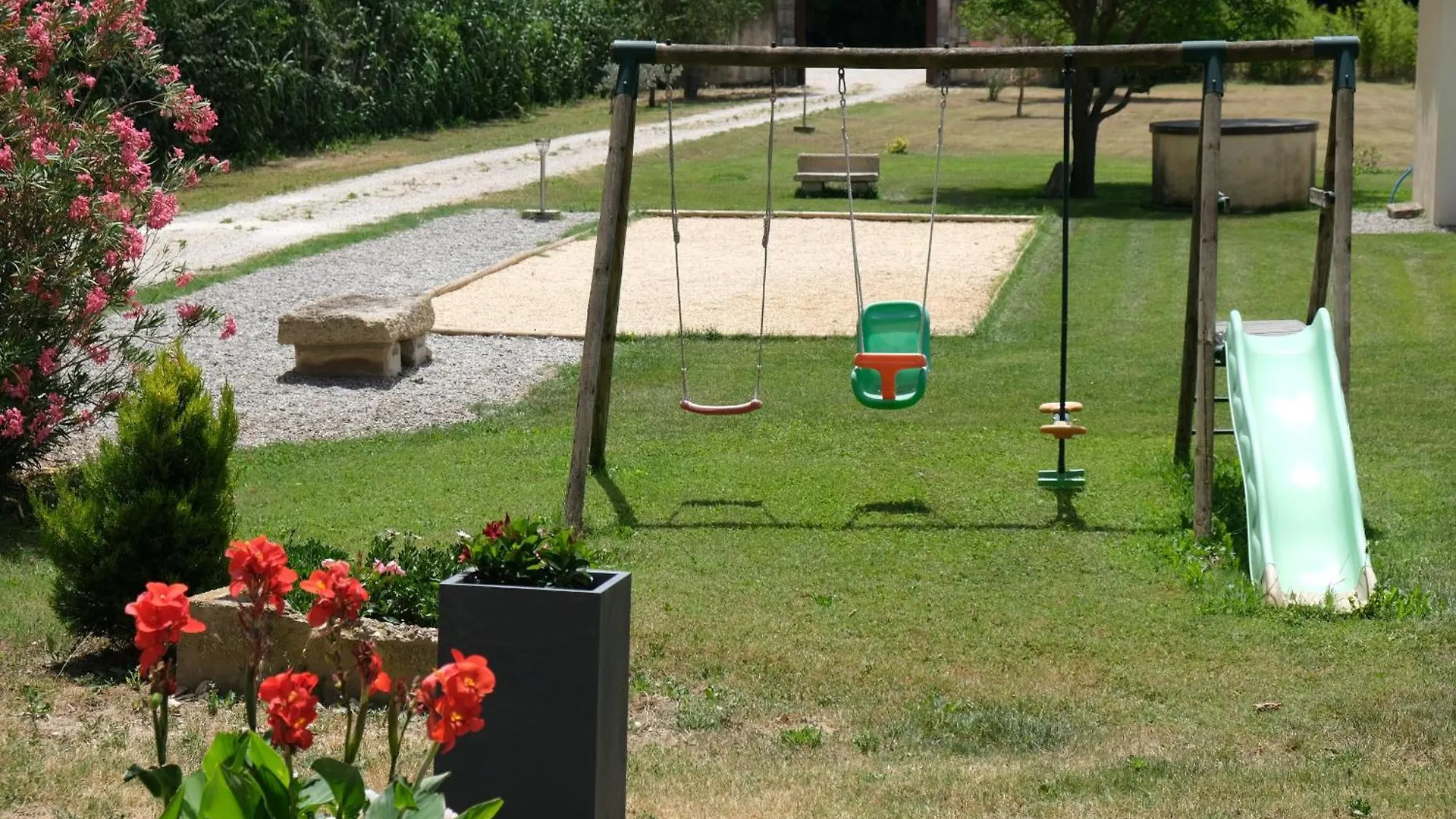 Typical Provencal Mas With Heated Pool, 10 People, In The Countryside Of Cavaillon, Luberon, Provence. Villa 0*, Cavaillon Fransa