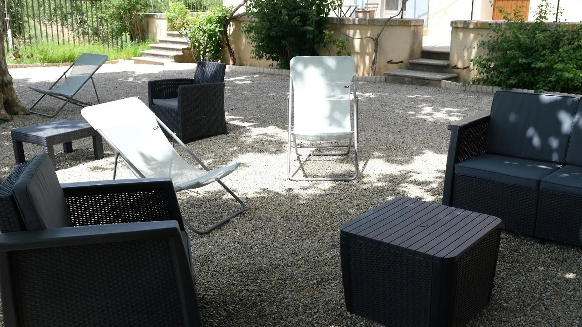 Typical Provencal Mas With Heated Pool, 10 People, In The Countryside Of Cavaillon, Luberon, Provence. Villa Cavaillon