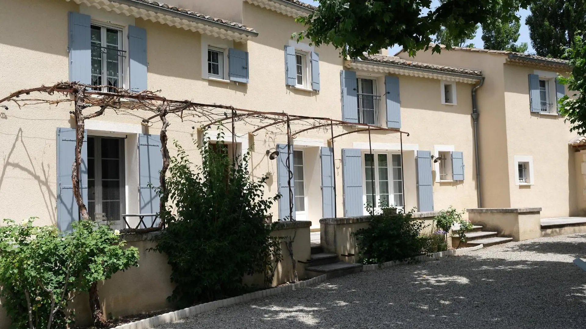 Typical Provencal Mas With Heated Pool, 10 People, In The Countryside Of Cavaillon, Luberon, Provence. Villa